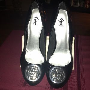 Fioni black patent leather wedges! Gorgeous metal toe sphere. Size 10W.